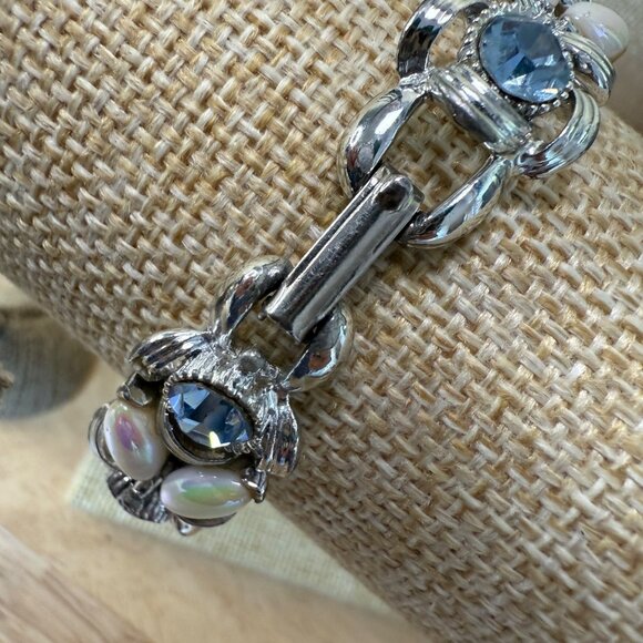 Vintage BSK Bracelet & Clip-On Earrings Set With Faux Pearls & Rhinestones - Picture 4 of 15